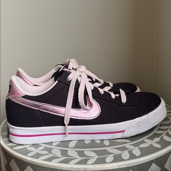 Nike Women's Black and Light Pink Sneakers sz 9 - Picture 4 of 9